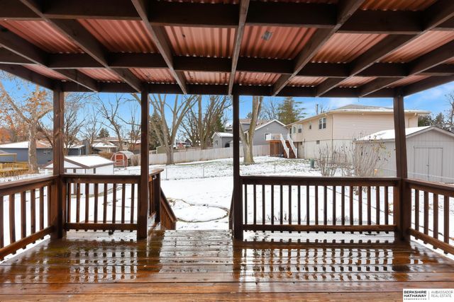 10527 M Street, Omaha, NE 68127