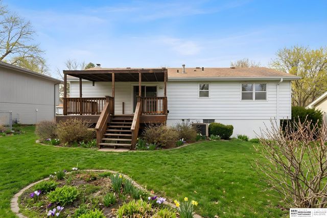 10527 M Street, Omaha, NE 68127