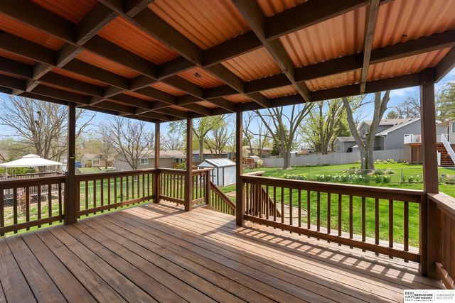 10527 M Street, Omaha, NE 68127