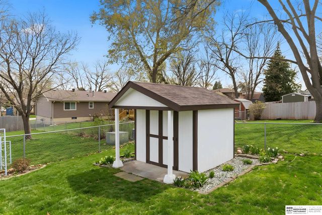 10527 M Street, Omaha, NE 68127