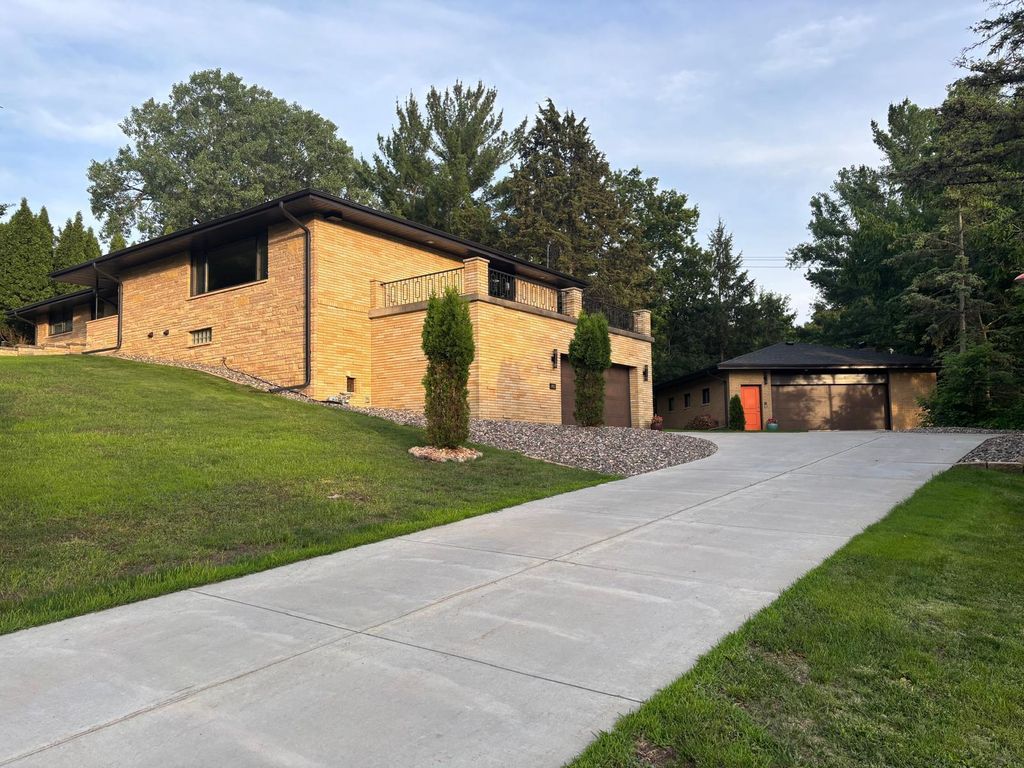1472 Bridgeview Avenue, Eagan, MN 55121 — exterior