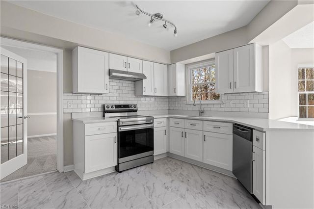 3001 Winterberry LN, Virginia Beach, VA 23453