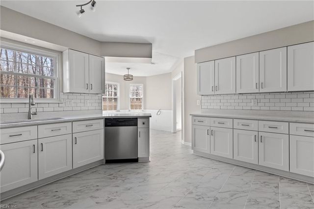 3001 Winterberry LN, Virginia Beach, VA 23453