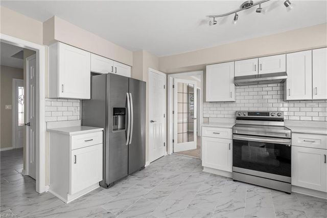 3001 Winterberry LN, Virginia Beach, VA 23453