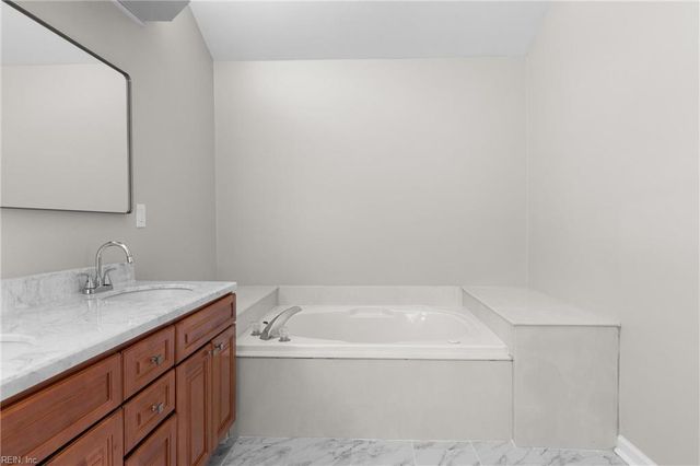 3001 Winterberry LN, Virginia Beach, VA 23453