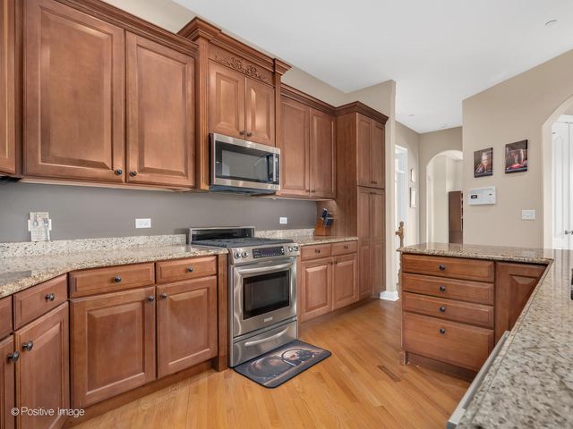 1454 E Northwest Highway, Arlington Heights, IL 60004