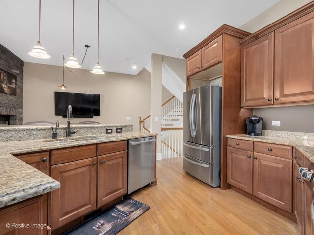 1454 E Northwest Highway, Arlington Heights, IL 60004