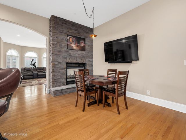 1454 E Northwest Highway, Arlington Heights, IL 60004