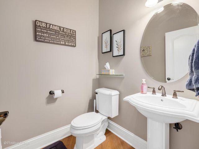 1454 E Northwest Highway, Arlington Heights, IL 60004