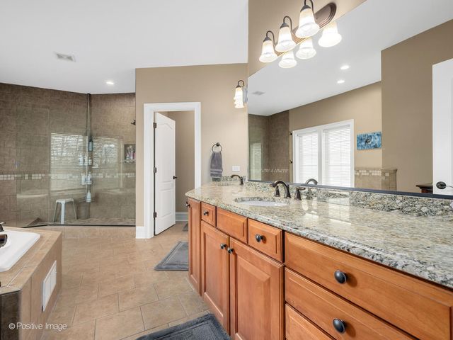 1454 E Northwest Highway, Arlington Heights, IL 60004