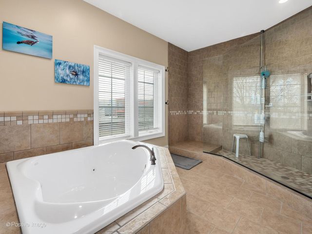 1454 E Northwest Highway, Arlington Heights, IL 60004