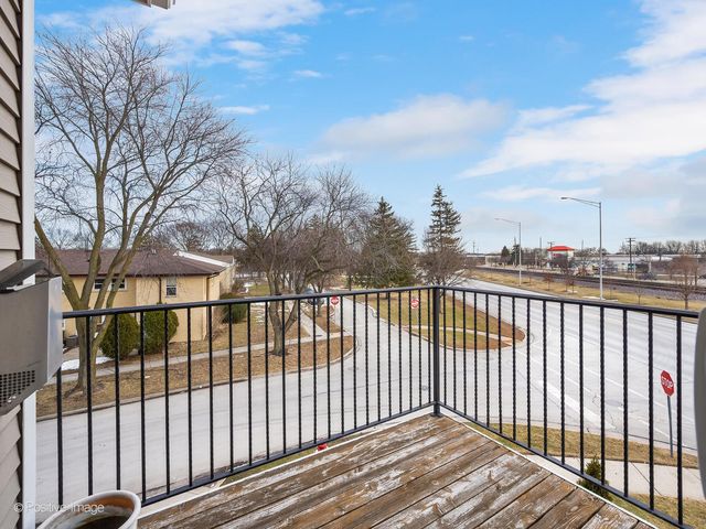 1454 E Northwest Highway, Arlington Heights, IL 60004