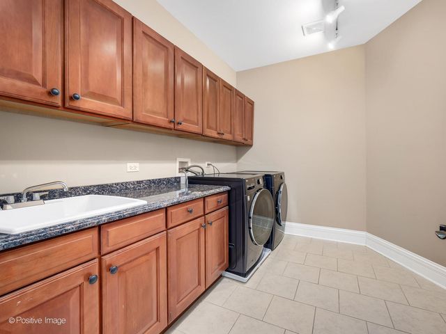 1454 E Northwest Highway, Arlington Heights, IL 60004