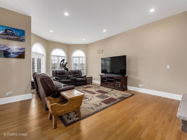 1454 E Northwest Highway, Arlington Heights, IL 60004