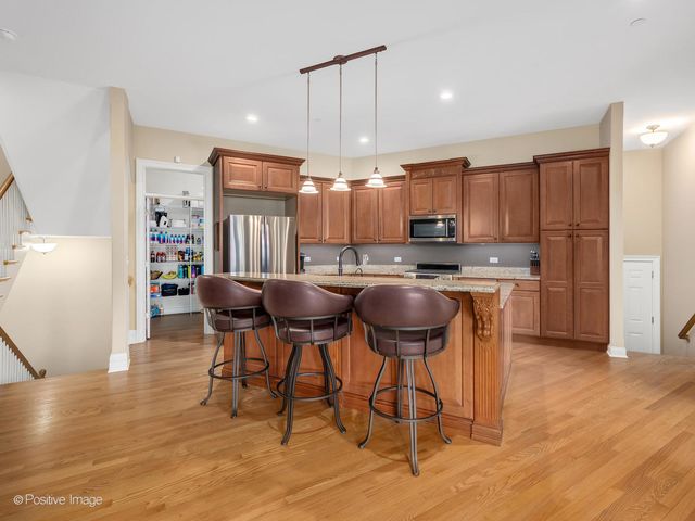 1454 E Northwest Highway, Arlington Heights, IL 60004