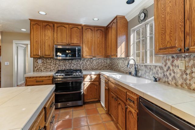 8840 Minnie Cir, Elk Grove, CA 95624