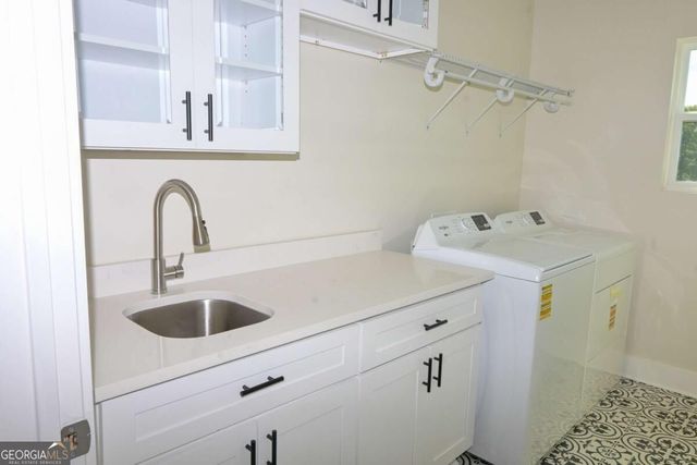 518 Hoke O'kelly Mill Road NW, Loganville, GA 30052