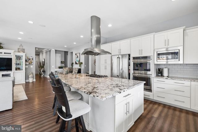 222 GREBE DR, Lake Frederick, VA 22630