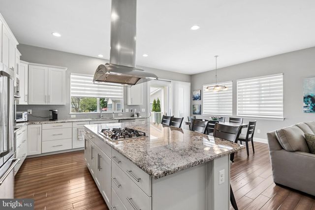 222 GREBE DR, Lake Frederick, VA 22630