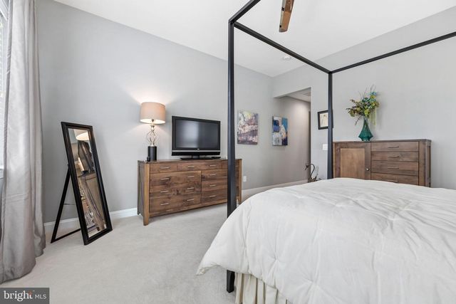 222 GREBE DR, Lake Frederick, VA 22630