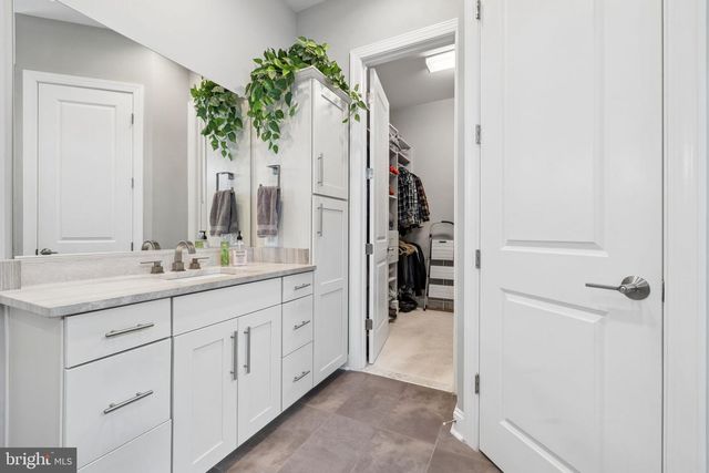 222 GREBE DR, Lake Frederick, VA 22630