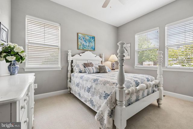 222 GREBE DR, Lake Frederick, VA 22630