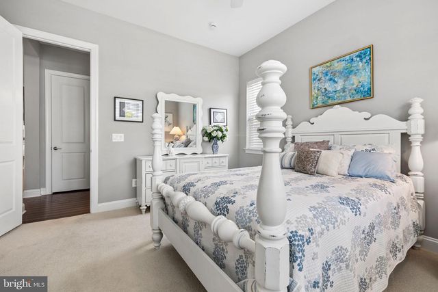 222 GREBE DR, Lake Frederick, VA 22630