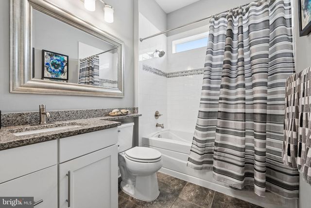 222 GREBE DR, Lake Frederick, VA 22630