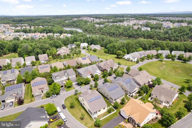 222 GREBE DR, Lake Frederick, VA 22630