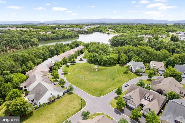 222 GREBE DR, Lake Frederick, VA 22630