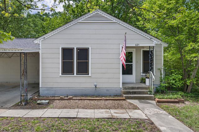 621 S Main ST, Lockhart, TX 78644