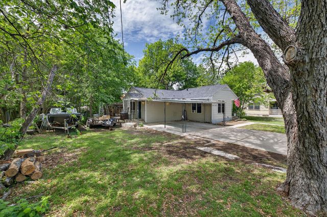 621 S Main ST, Lockhart, TX 78644
