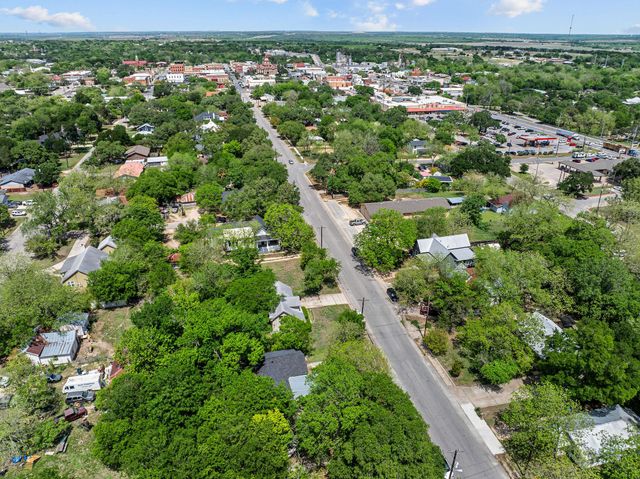 621 S Main ST, Lockhart, TX 78644