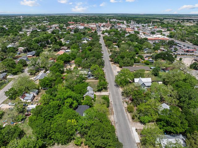621 S Main ST, Lockhart, TX 78644