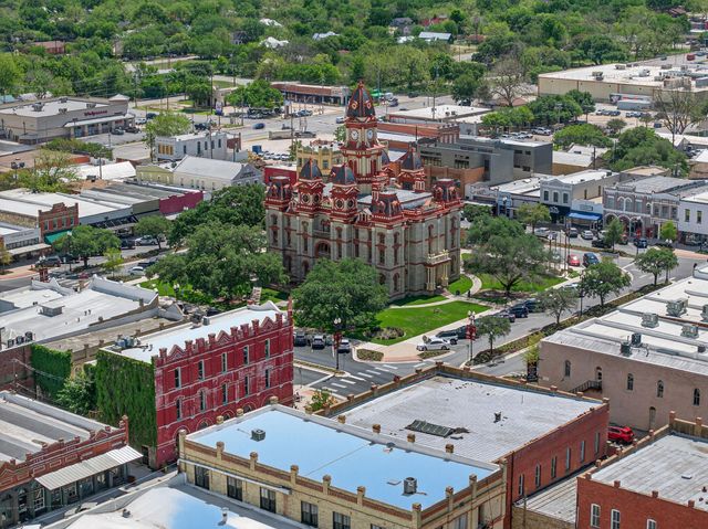 621 S Main ST, Lockhart, TX 78644