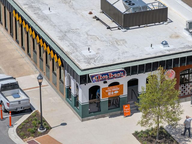 621 S Main ST, Lockhart, TX 78644