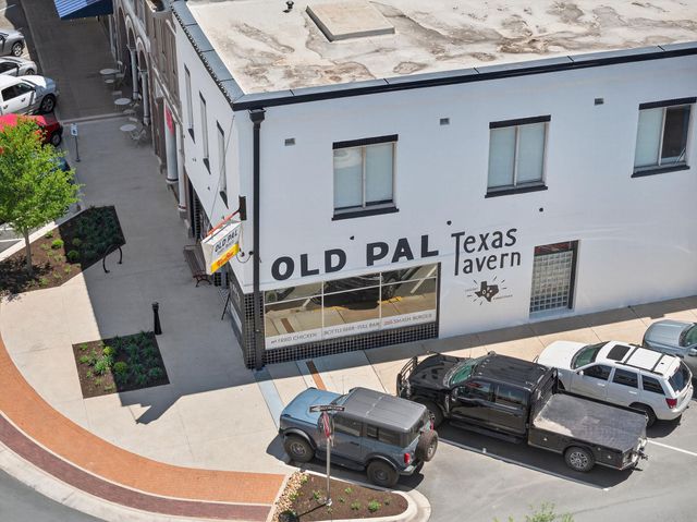 621 S Main ST, Lockhart, TX 78644