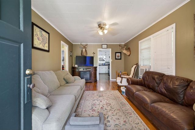 621 S Main ST, Lockhart, TX 78644