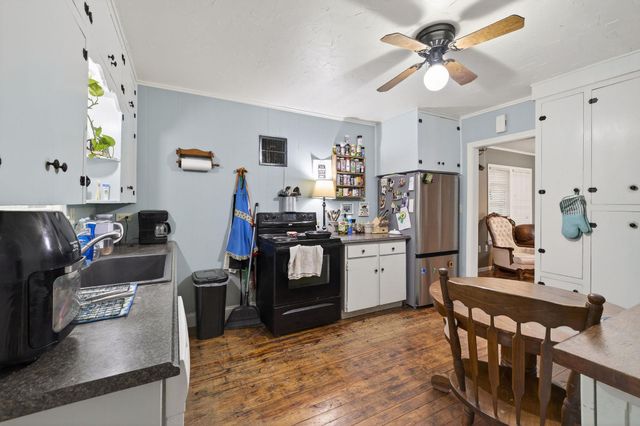 621 S Main ST, Lockhart, TX 78644