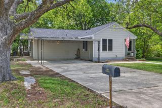 621 S Main ST, Lockhart, TX 78644