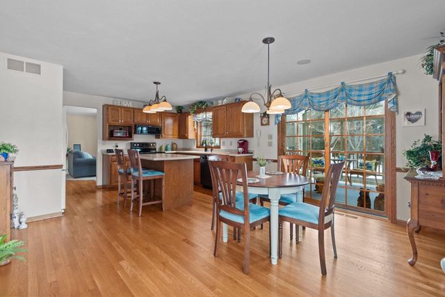 2104 STAFFORD LANE, Kaukauna, WI 54130