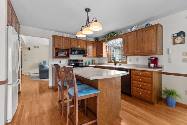 2104 STAFFORD LANE, Kaukauna, WI 54130