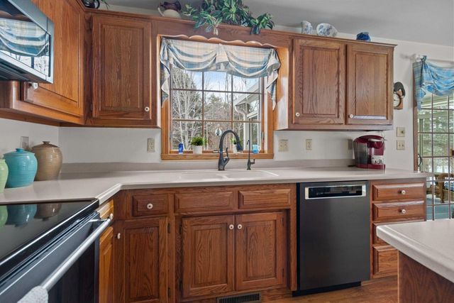 2104 STAFFORD LANE, Kaukauna, WI 54130