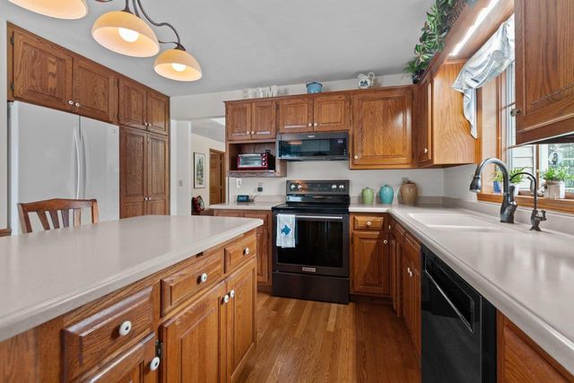 2104 STAFFORD LANE, Kaukauna, WI 54130