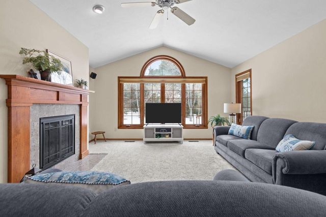 2104 STAFFORD LANE, Kaukauna, WI 54130