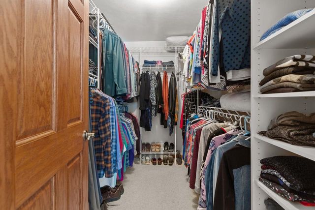 2104 STAFFORD LANE, Kaukauna, WI 54130