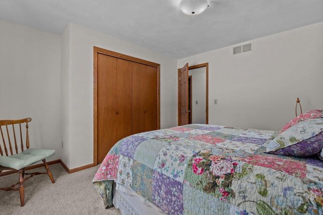 2104 STAFFORD LANE, Kaukauna, WI 54130