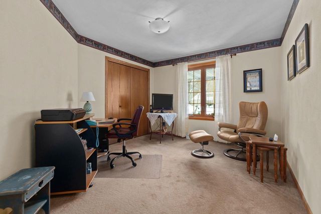 2104 STAFFORD LANE, Kaukauna, WI 54130