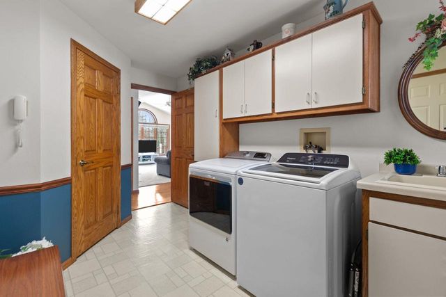 2104 STAFFORD LANE, Kaukauna, WI 54130