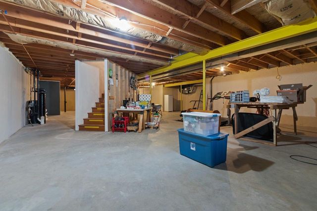 2104 STAFFORD LANE, Kaukauna, WI 54130